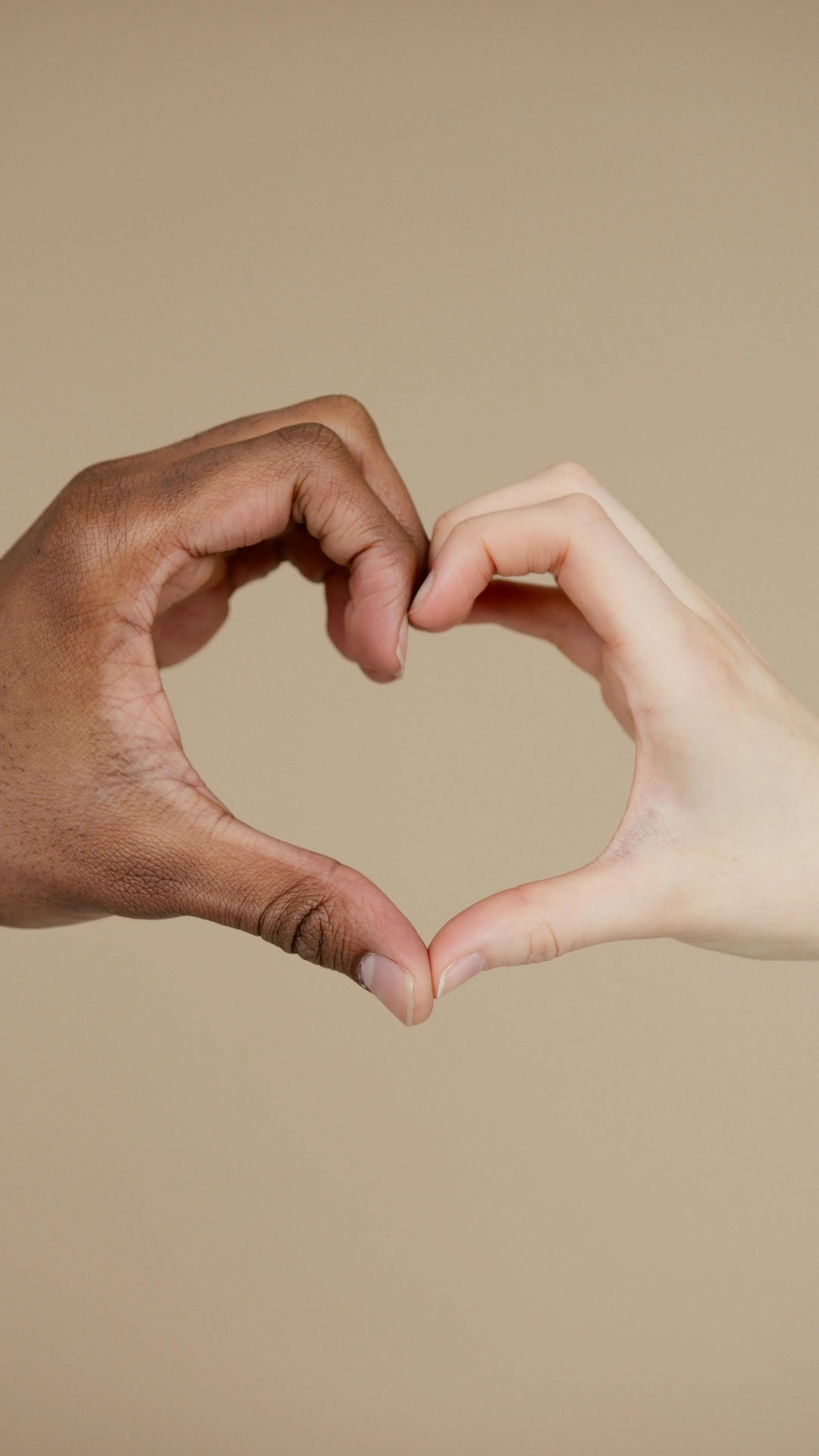 Image de 2 mains formant un coeur